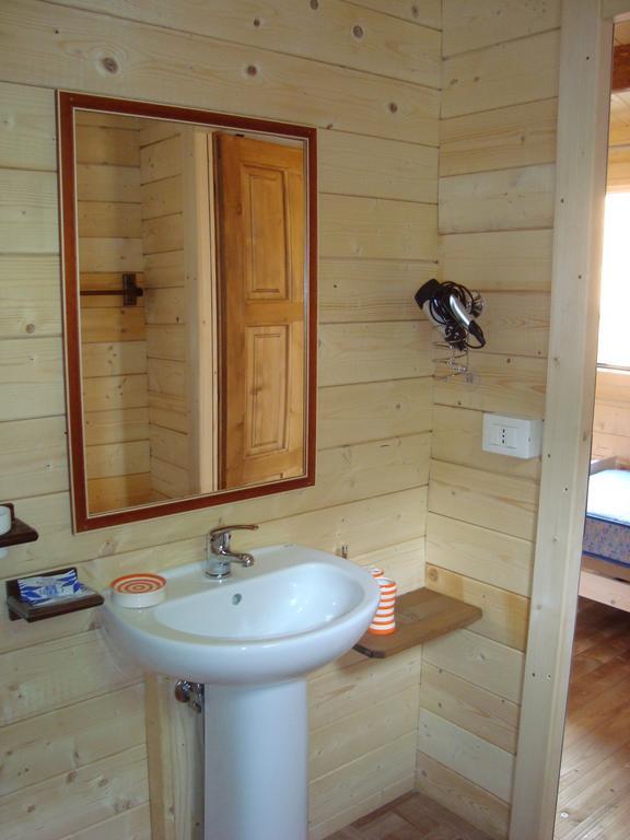 B&B Lao Papasidero Bilik gambar